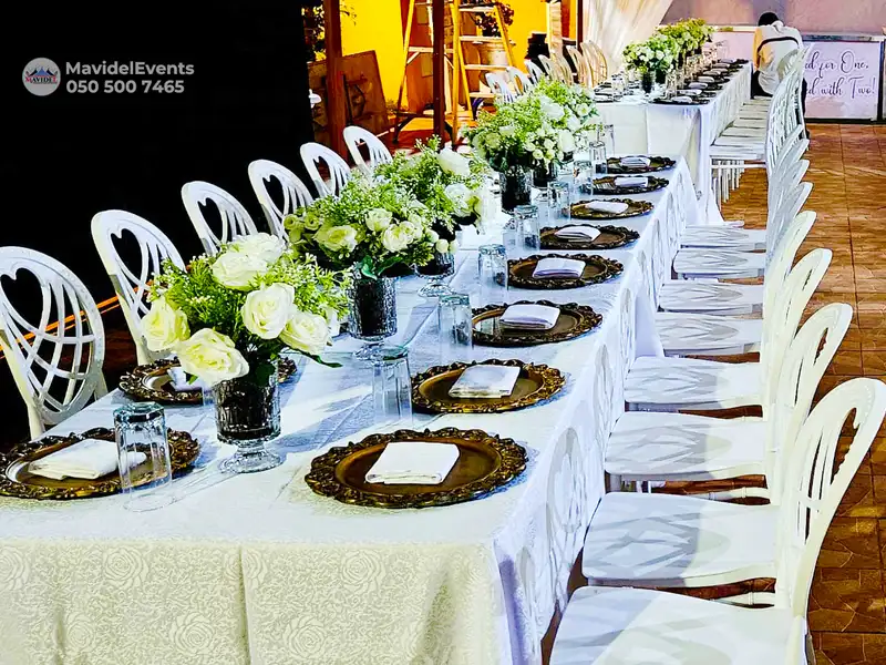 Floral table arrangement